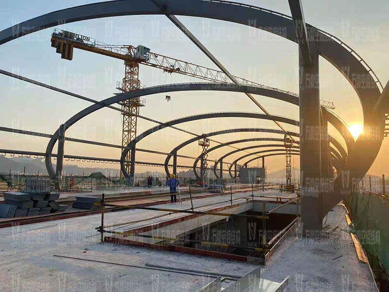 清遠磁懸浮項目蓮湖車站鋼-膜結構工程鋼結構接近尾聲 清遠磁懸浮項目蓮湖車站鋼-膜結構工程鋼結構接近尾聲