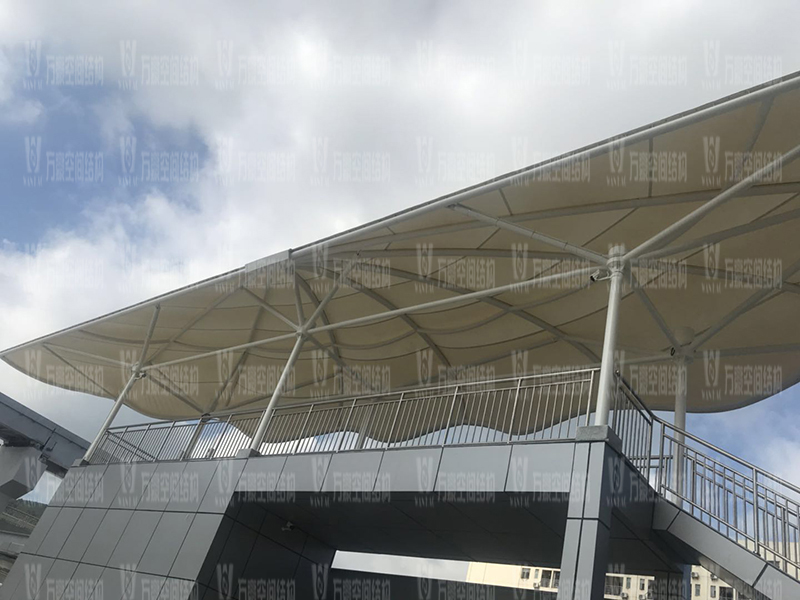 膜結構雨棚遮陽棚有哪些優勢？雨棚遮陽棚為什么選膜結構材料？
