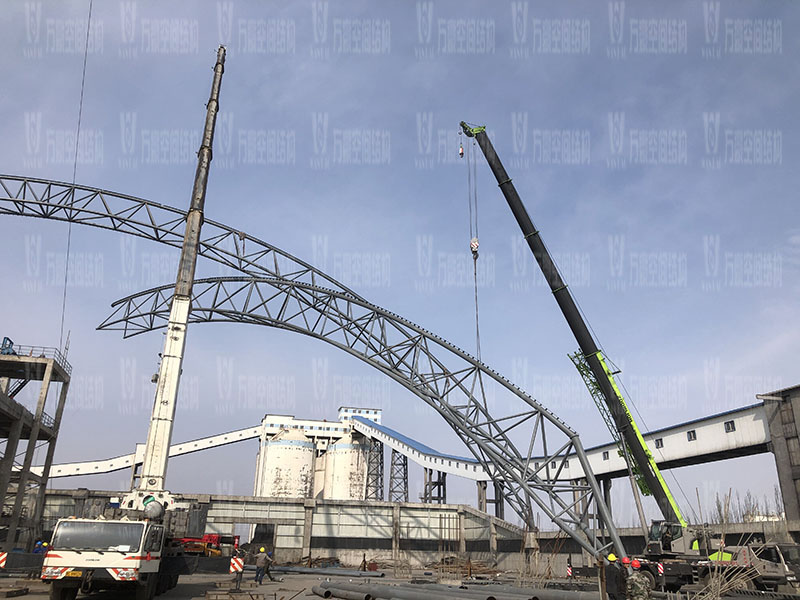 內蒙能源長城五礦選煤廠鋼骨架膜棚建設項目鋼結構施工中