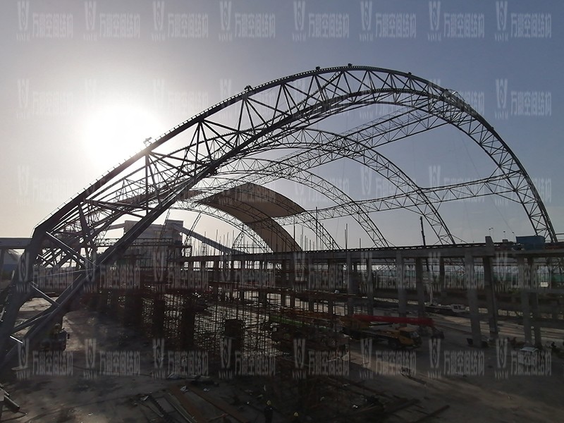 內(nèi)蒙能源長城五礦選煤廠鋼骨架膜棚建設(shè)項(xiàng)目膜結(jié)構(gòu)安裝中 內(nèi)蒙能源長城五礦選煤廠鋼骨架膜棚建設(shè)項(xiàng)目膜結(jié)構(gòu)安裝中