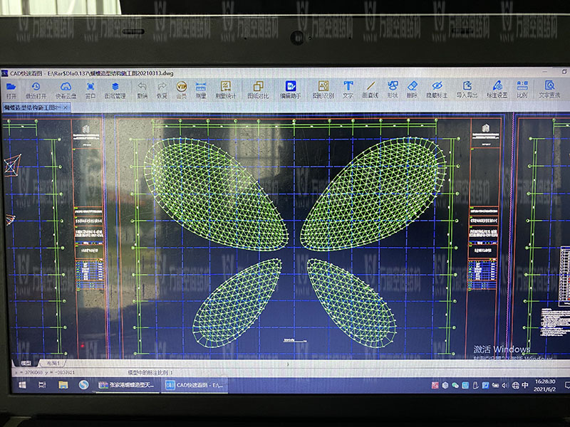 張家港高鐵站前大蝴蝶景觀膜結(jié)構(gòu)工程進(jìn)入第二階段二次結(jié)構(gòu)拼裝與吊裝 張家港高鐵站前大蝴蝶景觀膜結(jié)構(gòu)工程進(jìn)入第二階段二次結(jié)構(gòu)拼裝與吊裝