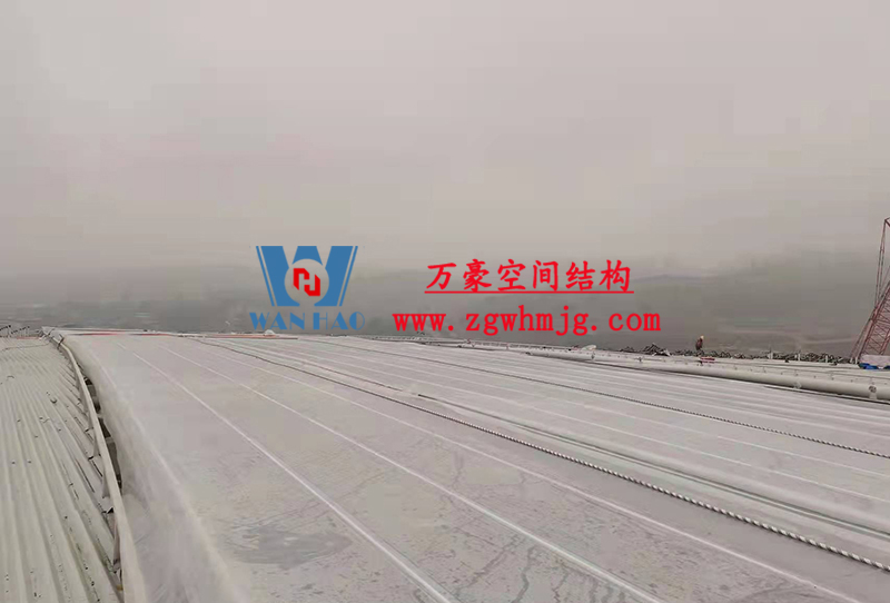 重慶龍興足球場ETFE屋面膜結構工程屋面鋼結構完成,膜結構安裝中 重慶龍興足球場ETFE屋面膜結構工程屋面鋼結構完成,膜結構安裝中