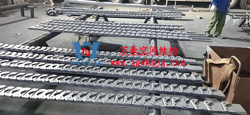 重慶龍興足球場ETFE屋面膜結構工程屋面鋼結構完成,膜結構安裝中 重慶龍興足球場ETFE屋面膜結構工程屋面鋼結構完成,膜結構安裝中