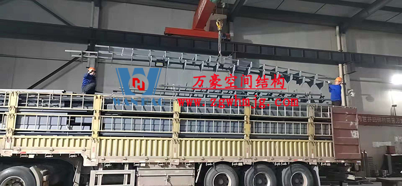 重慶龍興足球場ETFE屋面膜結構工程屋面鋼結構完成,膜結構安裝中 重慶龍興足球場ETFE屋面膜結構工程屋面鋼結構完成,膜結構安裝中