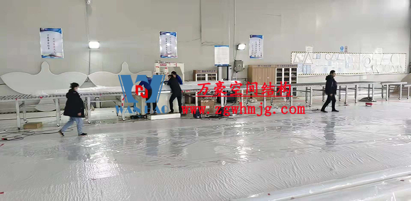 重慶龍興足球場ETFE屋面膜結構工程屋面鋼結構完成,膜結構安裝中 重慶龍興足球場ETFE屋面膜結構工程屋面鋼結構完成,膜結構安裝中