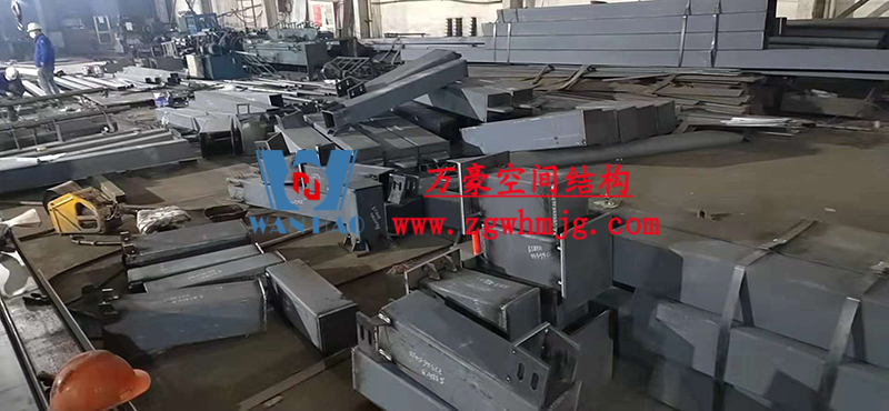 重慶龍興足球場ETFE屋面膜結構工程屋面鋼結構完成,膜結構安裝中 重慶龍興足球場ETFE屋面膜結構工程屋面鋼結構完成,膜結構安裝中