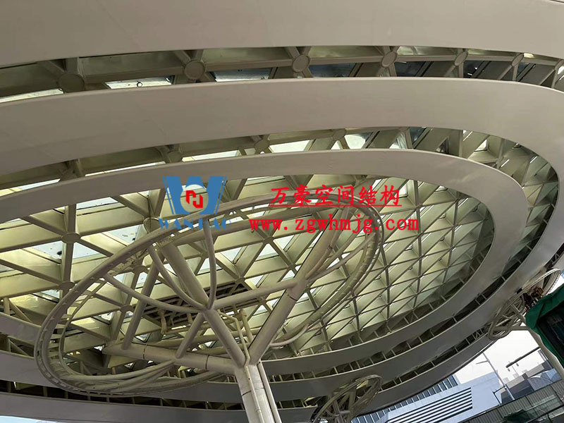 張家港高鐵站前復雜結構“蝴蝶再現”即將圓滿竣工