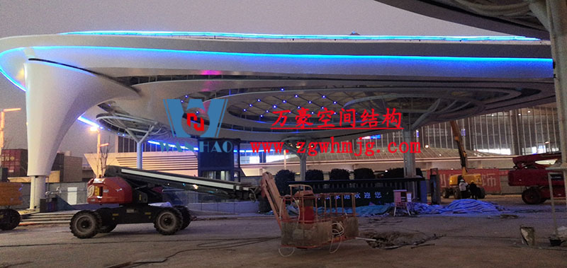 張家港高鐵站前復雜結構“蝴蝶再現”即將圓滿竣工