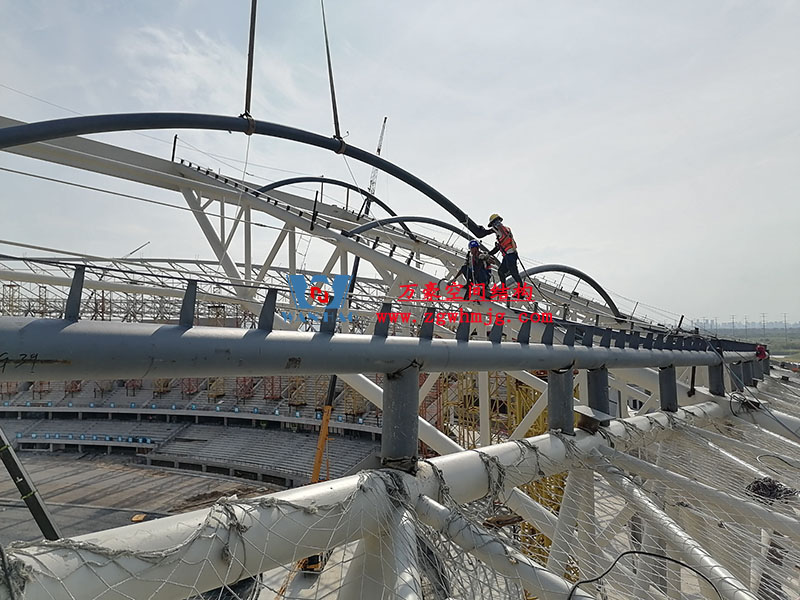 襄陽奧體中心膜結(jié)構(gòu)工程火熱施工中 襄陽奧體中心膜結(jié)構(gòu)工程火熱施工中