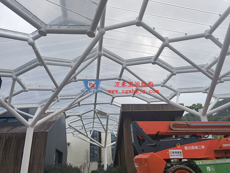 ETFE膜結(jié)構(gòu)建筑有哪些優(yōu)勢？ETFE膜結(jié)構(gòu)材料對比其他材料有哪些優(yōu)點？