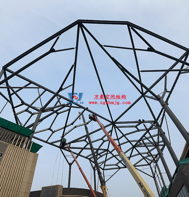 合肥文一塘溪津門(mén)天幕鋼結(jié)構(gòu)及ETFE氣枕膜工程鋼結(jié)構(gòu)吊裝中 合肥文一塘溪津門(mén)天幕鋼結(jié)構(gòu)及ETFE氣枕膜工程鋼結(jié)構(gòu)吊裝中