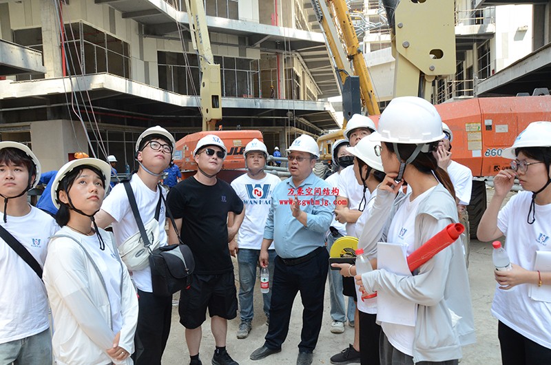 嘉興長安里ETFE氣枕鋼膜結(jié)構(gòu)頂棚工程現(xiàn)場學習觀摩會 嘉興長安里ETFE氣枕鋼膜結(jié)構(gòu)頂棚工程現(xiàn)場學習觀摩會