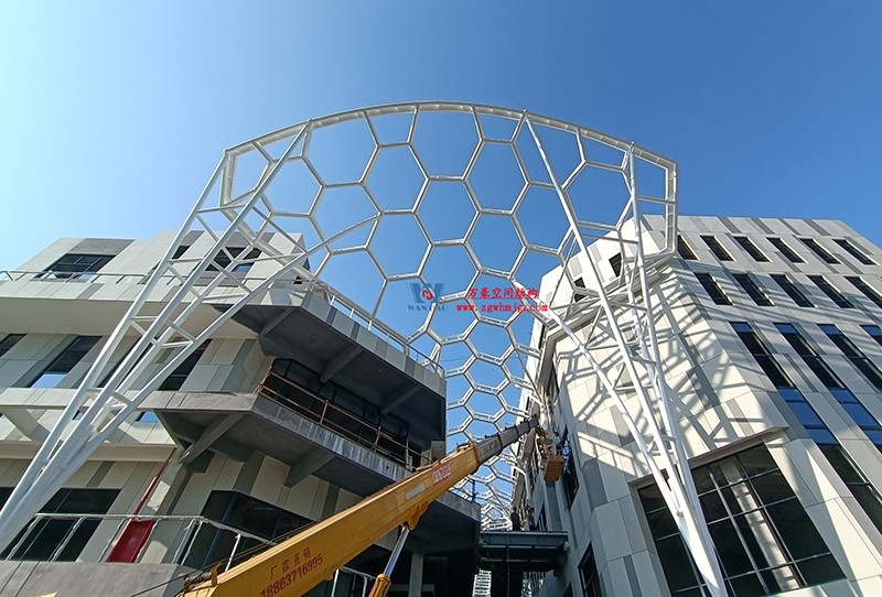 建筑藝術(shù)中鋼結(jié)構(gòu)的力學(xué)美感表達(dá) 建筑藝術(shù)中鋼結(jié)構(gòu)的力學(xué)美感表達(dá)