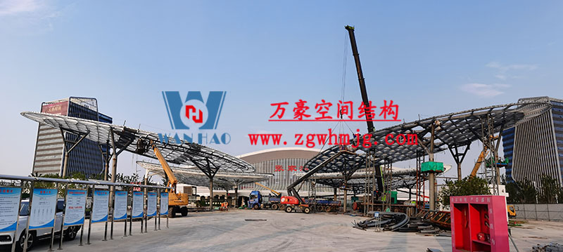 滬通鐵路張家港站前廣場蝴蝶造型空間鋼結(jié)構(gòu) 滬通鐵路張家港站前廣場蝴蝶造型空間鋼結(jié)構(gòu)