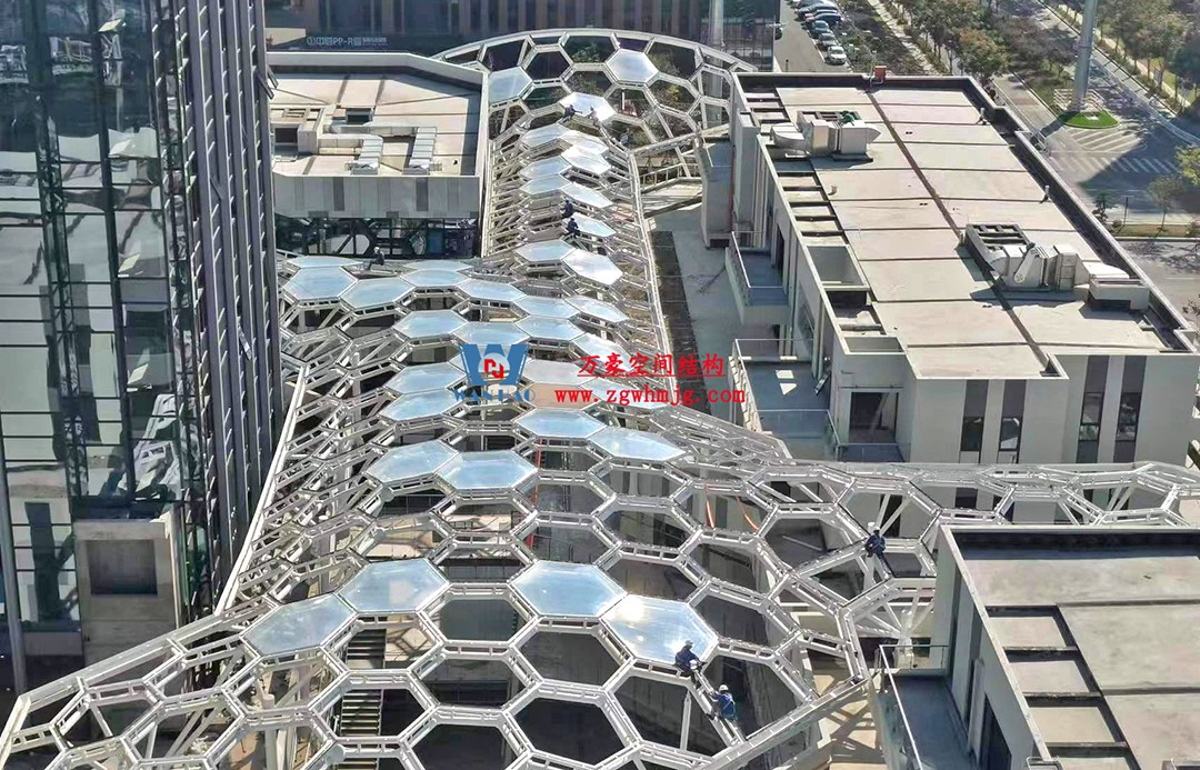 賦含夢幻色彩的商業(yè)街膜結(jié)構(gòu)天幕,即將閃亮登場! 賦含夢幻色彩的商業(yè)街膜結(jié)構(gòu)天幕,即將閃亮登場!