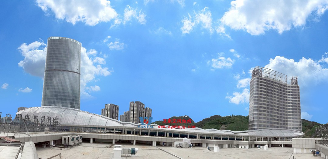 遵義高鐵新城上的一條鋼膜結(jié)構(gòu)“長龍” 遵義高鐵新城上的一條鋼膜結(jié)構(gòu)“長龍”