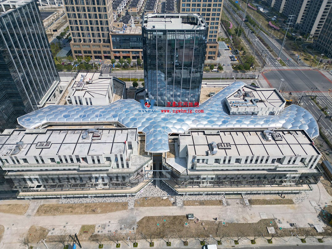 已完工，這個ETFE氣枕商業天幕閃亮登場！