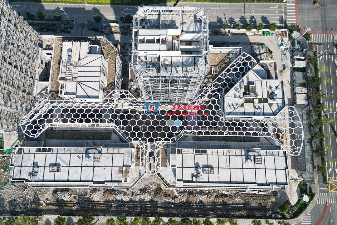 已完工，這個ETFE氣枕商業天幕閃亮登場！