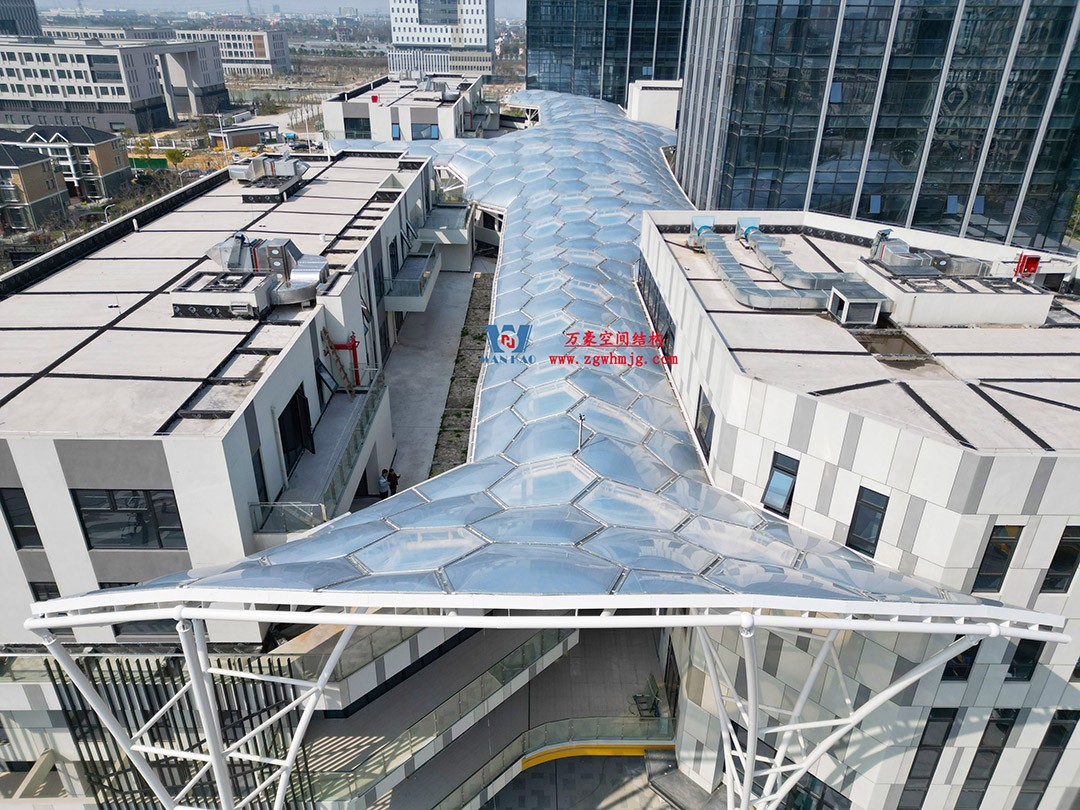 已完工，這個ETFE氣枕商業天幕閃亮登場！