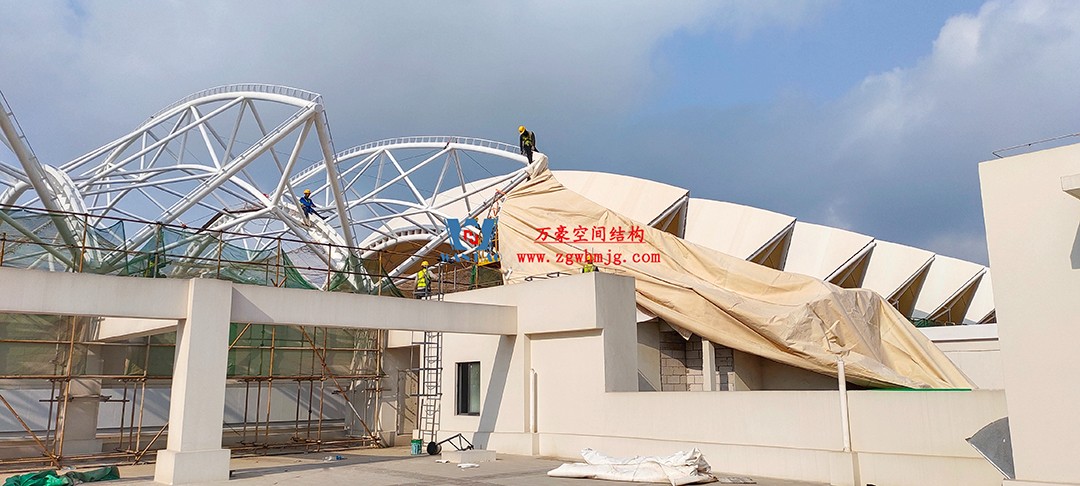 施工加速,這個PTFE膜結(jié)構(gòu)天幕即將完工! 施工加速,這個PTFE膜結(jié)構(gòu)天幕即將完工!