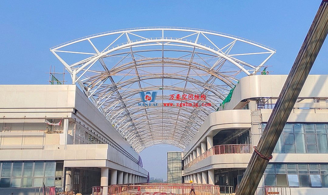 海南醫學院第一附屬醫院江東新院區連廊天幕順利完工 海南醫學院第一附屬醫院江東新院區連廊天幕順利完工