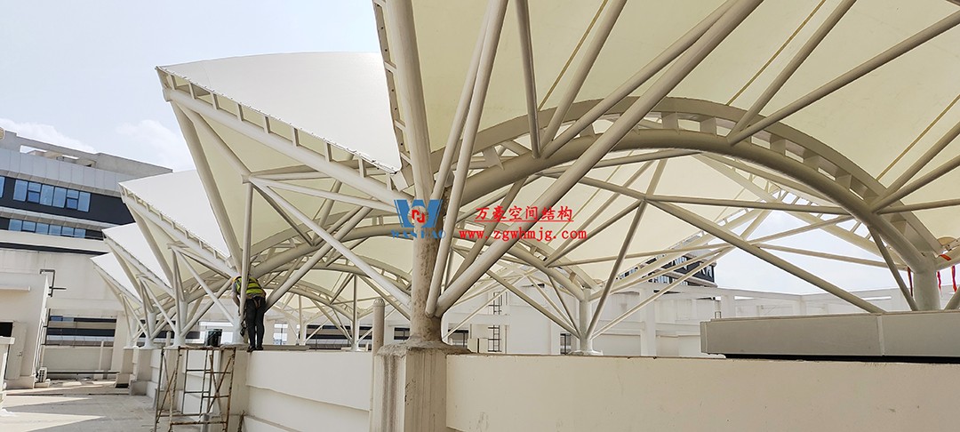 海南醫學院第一附屬醫院江東新院區連廊天幕順利完工 海南醫學院第一附屬醫院江東新院區連廊天幕順利完工