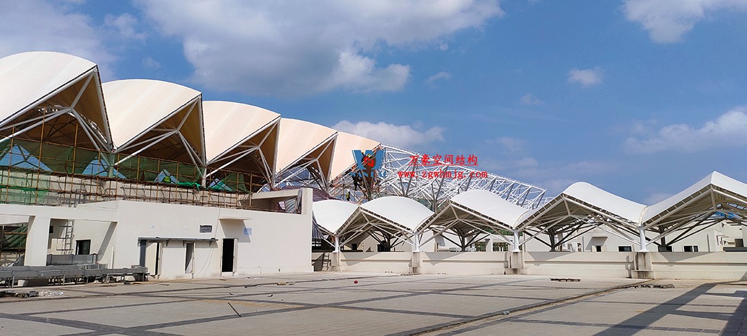 海南醫學院第一附屬醫院江東新院區連廊天幕順利完工 海南醫學院第一附屬醫院江東新院區連廊天幕順利完工