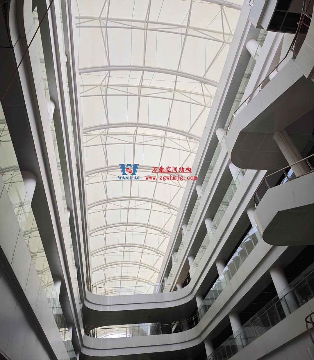 海南醫學院第一附屬醫院江東新院區連廊天幕順利完工 海南醫學院第一附屬醫院江東新院區連廊天幕順利完工