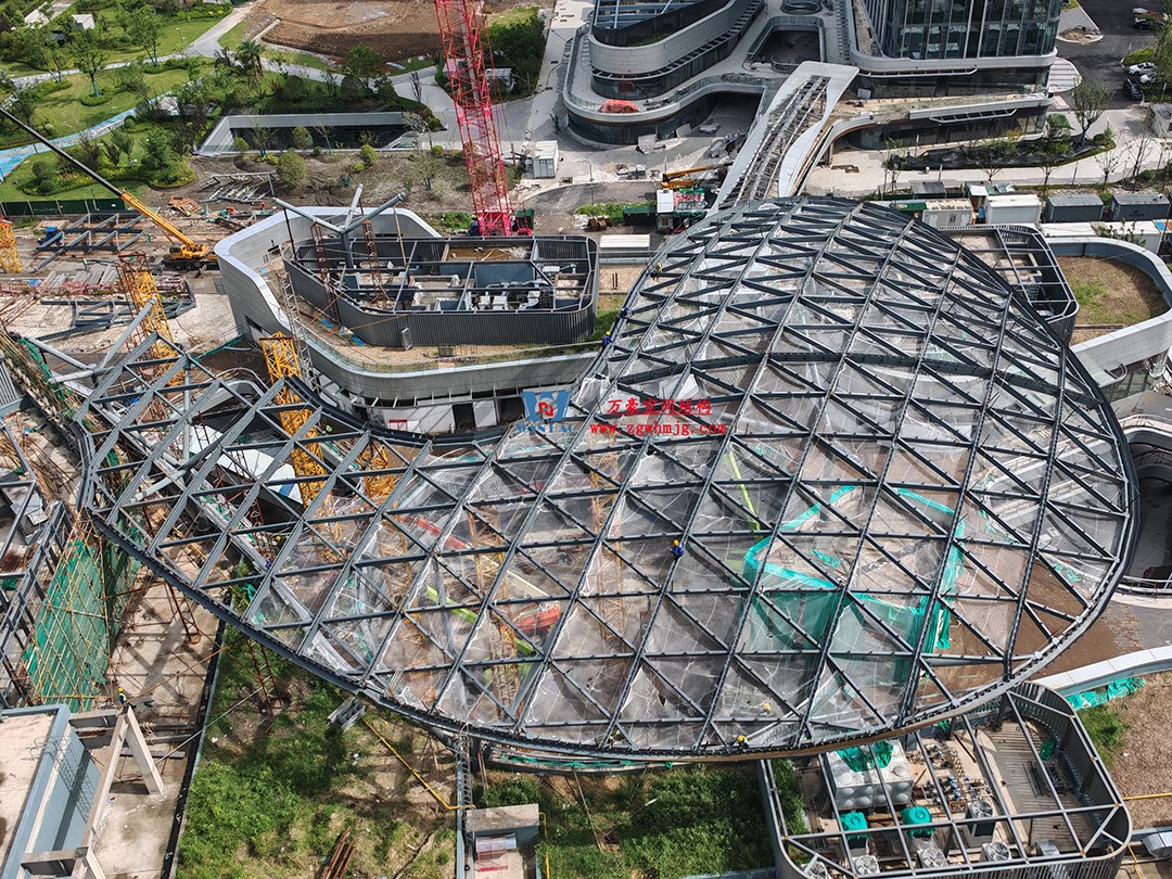 擁有夢幻外衣的ETFE膜結構商業天幕 擁有夢幻外衣的ETFE膜結構商業天幕