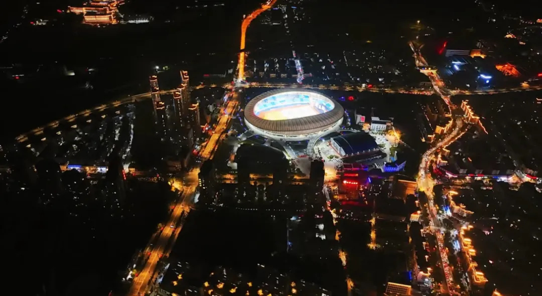 平陽體育中心群星演唱會!超萬人圍觀,現(xiàn)場火爆High唱! 平陽體育中心群星演唱會!超萬人圍觀,現(xiàn)場火爆High唱!