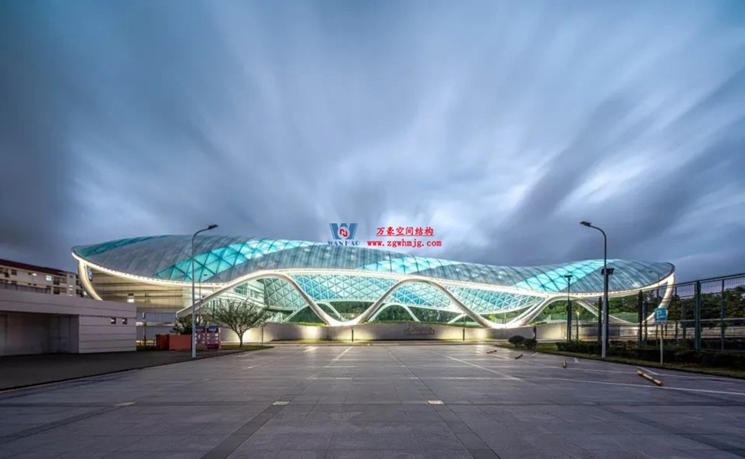 帆影碧波|風雨操場上的ETFE膜結(jié)構(gòu)穹頂 帆影碧波|風雨操場上的ETFE膜結(jié)構(gòu)穹頂