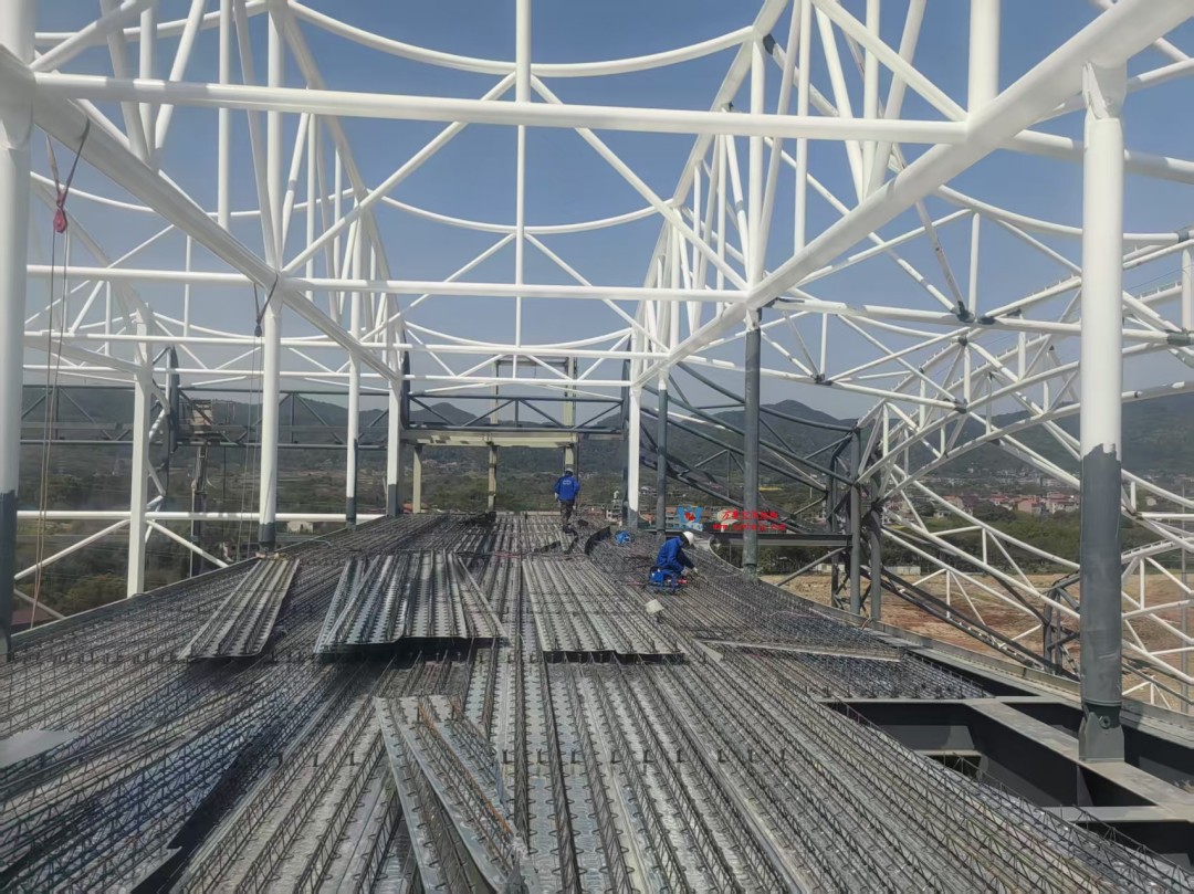 比亞迪紹興嵊州賽車場干拔沙坡觀景平臺鋼結構項目 比亞迪紹興嵊州賽車場干拔沙坡觀景平臺鋼結構項目