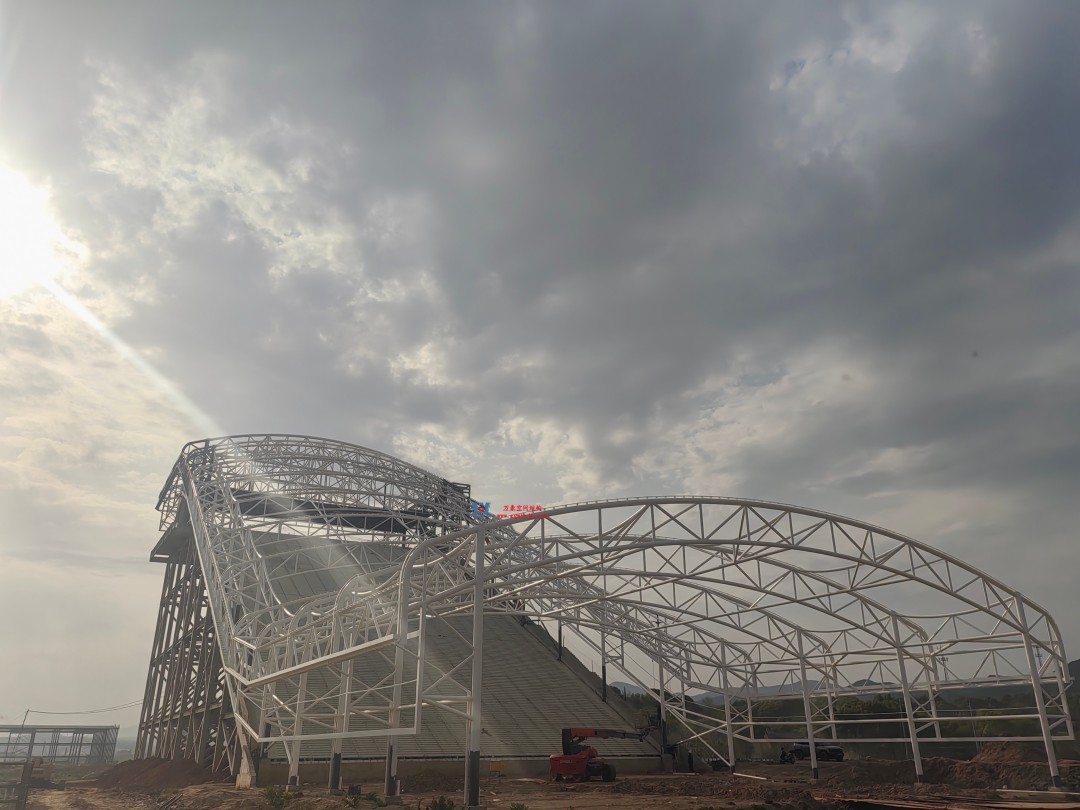 比亞迪紹興嵊州賽車場干拔沙坡觀景平臺鋼結構項目 比亞迪紹興嵊州賽車場干拔沙坡觀景平臺鋼結構項目