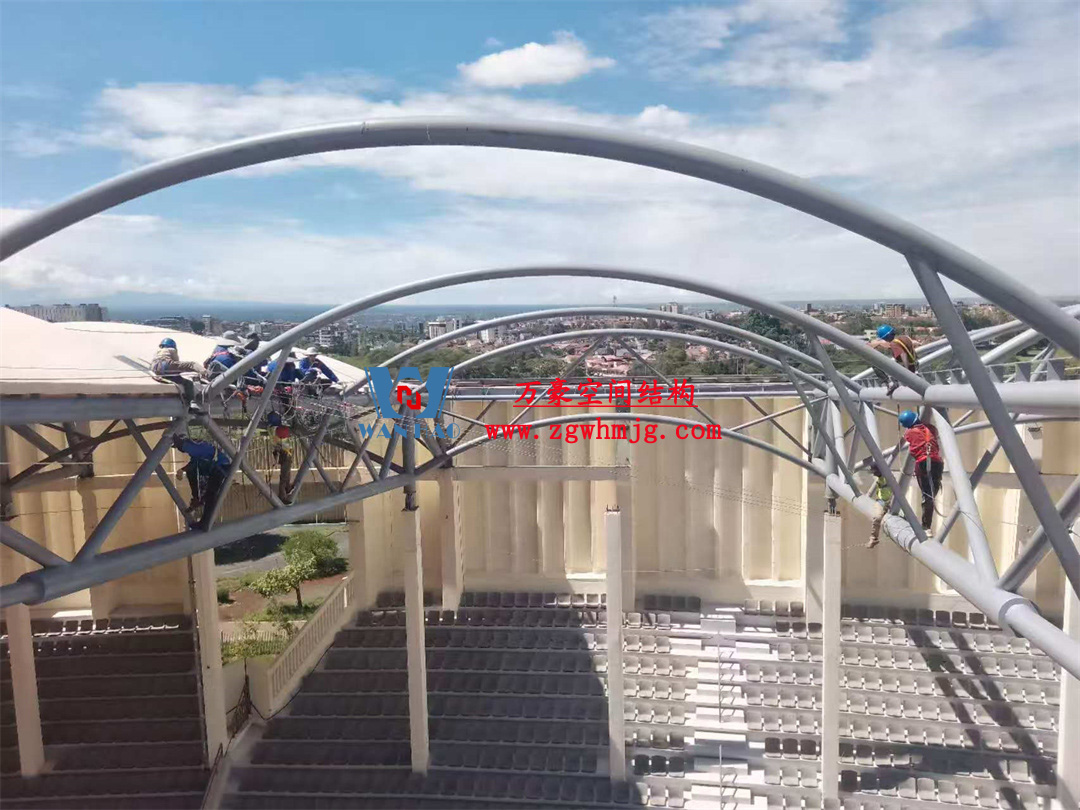 膜結構體育場屋面安裝全解析：從技術要點到經典案例