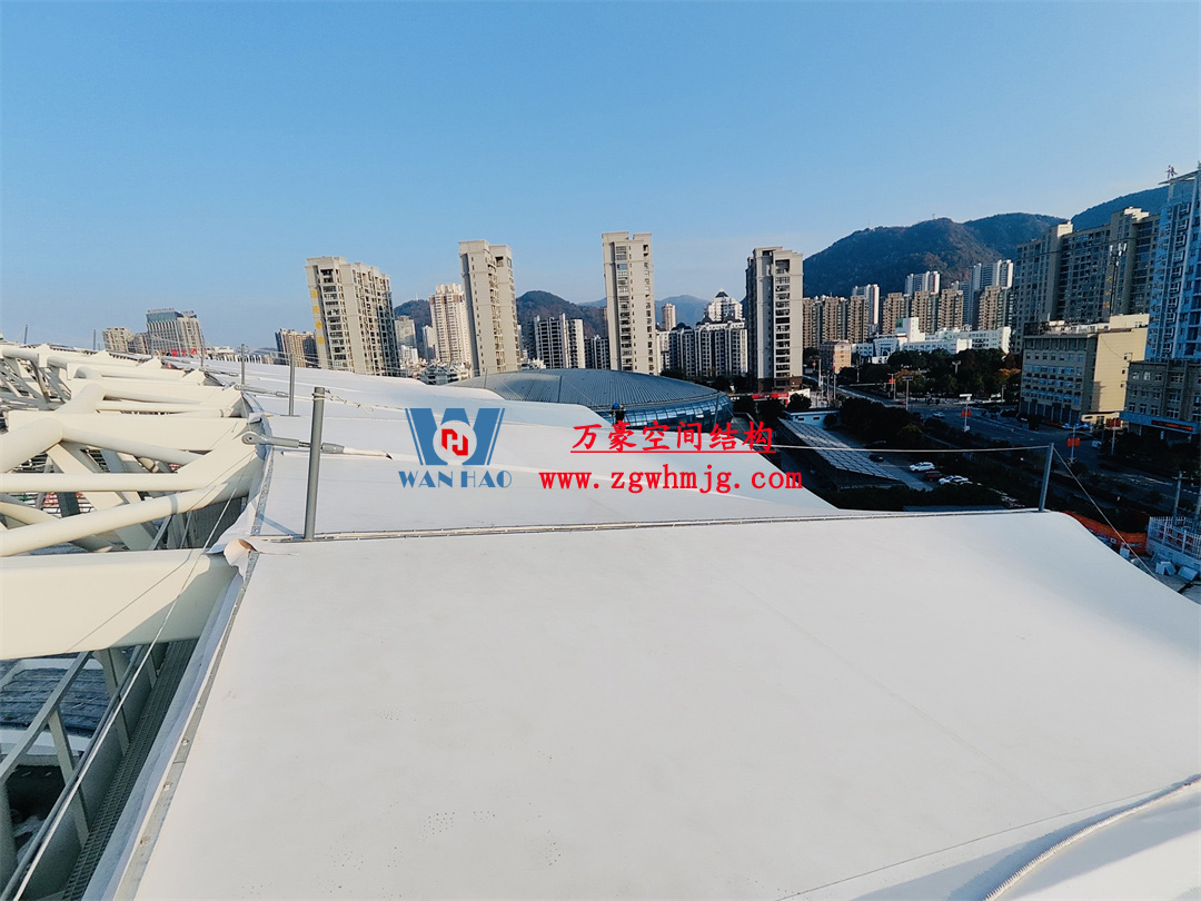膜結構體育場屋面安裝全解析：從技術要點到經典案例