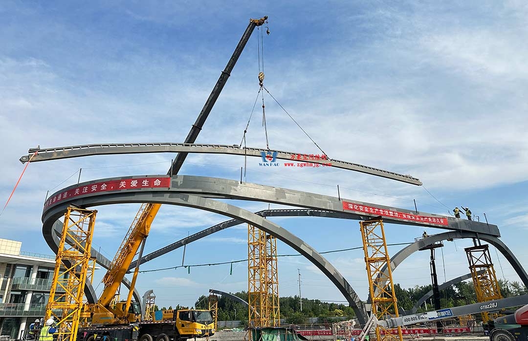 山東高端化工研究院下沉廣場天幕施工邁入關鍵階段 山東高端化工研究院下沉廣場天幕施工邁入關鍵階段