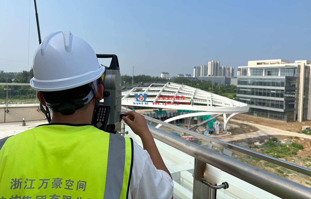 山東高端化工研究院下沉廣場天幕施工邁入關鍵階段 山東高端化工研究院下沉廣場天幕施工邁入關鍵階段