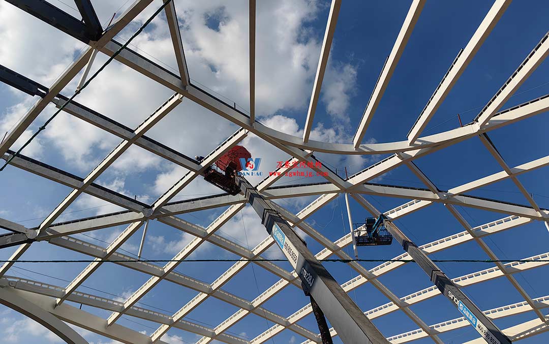 山東高端化工研究院下沉廣場天幕施工邁入關鍵階段 山東高端化工研究院下沉廣場天幕施工邁入關鍵階段