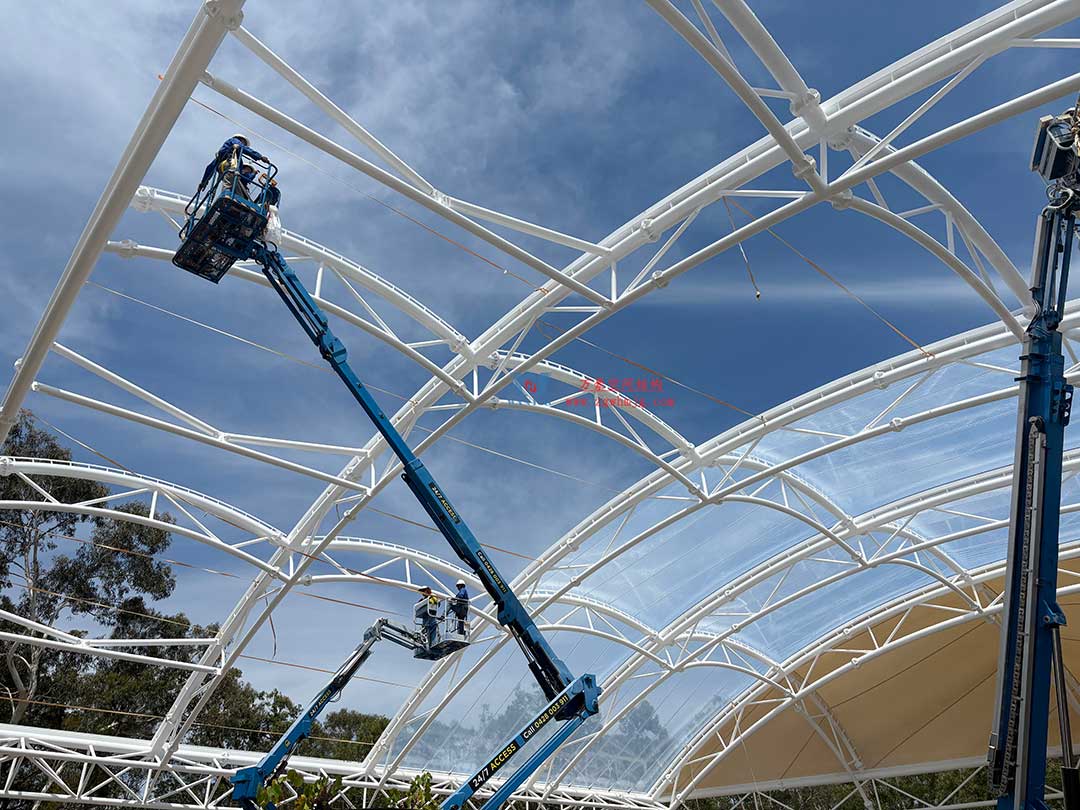 跨越山海的建筑新章！澳大利亞噴泉廣場天幕張拉正酣，雙膜科技賦能莊園建筑