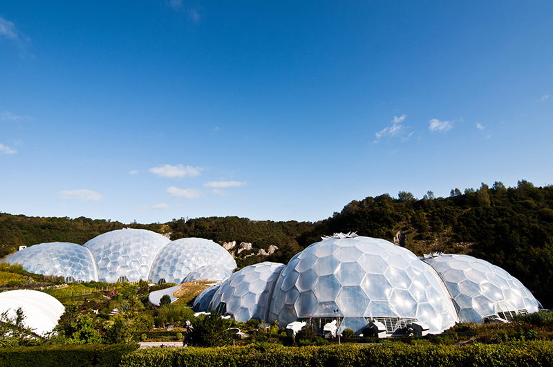 ETFE膜結(jié)構(gòu)有哪些性能特點(diǎn)？ETFE膜結(jié)構(gòu)在建筑行業(yè)的發(fā)展前景如何？