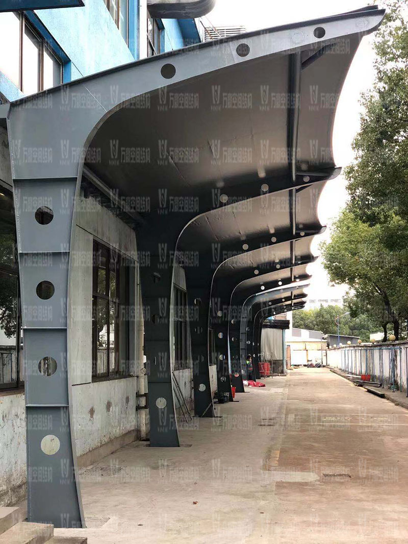 安裝膜結(jié)構(gòu)車棚需要注意什么事項(xiàng)？膜結(jié)構(gòu)車棚怎么安裝才能保證質(zhì)量？