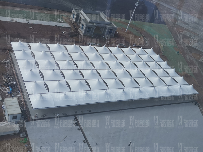 膜結(jié)構(gòu)與傳統(tǒng)結(jié)構(gòu)對(duì)比優(yōu)勢(shì)在哪？膜結(jié)構(gòu)建筑有哪些優(yōu)點(diǎn)？