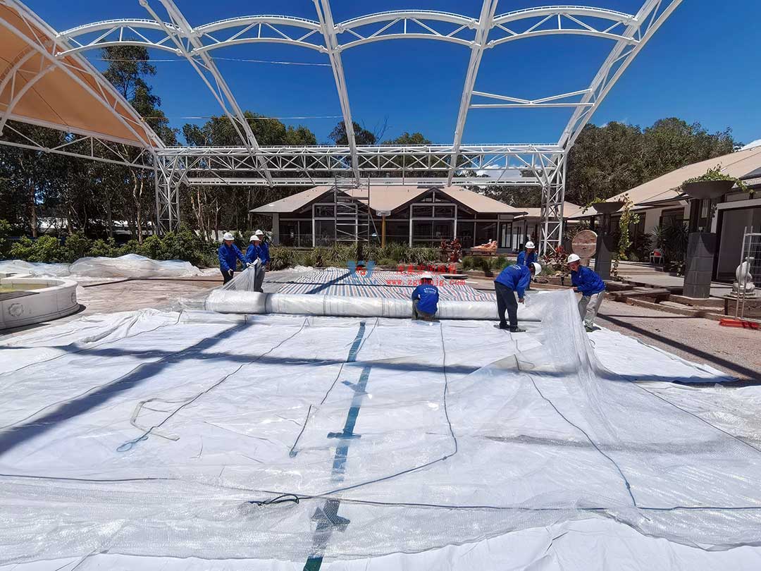 跨越山海的建筑新章！澳大利亞噴泉廣場(chǎng)天幕張拉正酣，雙膜科技賦能莊園建筑