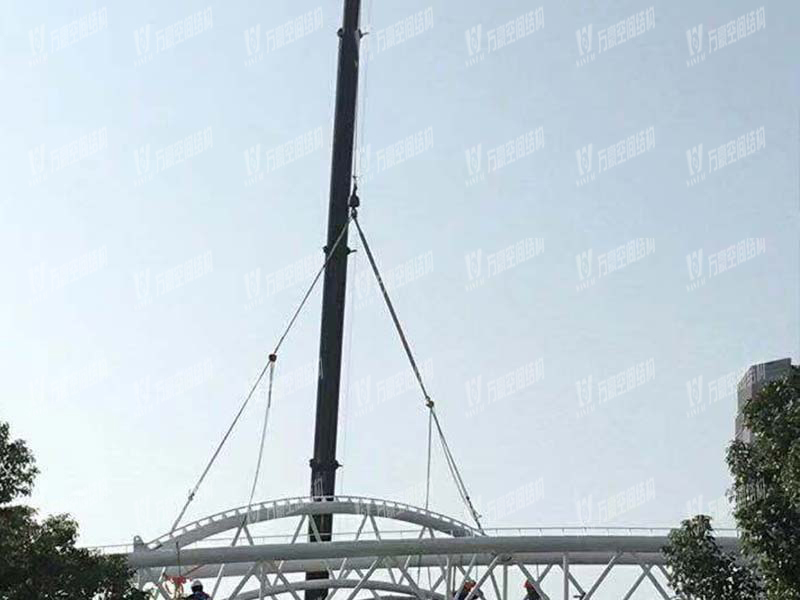 寧波(鄞州)網(wǎng)球中心遮陽棚膜結(jié)構(gòu)工程二期項目施工中 寧波(鄞州)網(wǎng)球中心遮陽棚膜結(jié)構(gòu)工程二期項目施工中