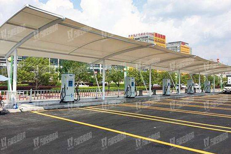 充電樁膜結(jié)構(gòu)車棚有什么特點?為何如此受歡迎? 充電樁膜結(jié)構(gòu)車棚有什么特點?為何如此受歡迎?